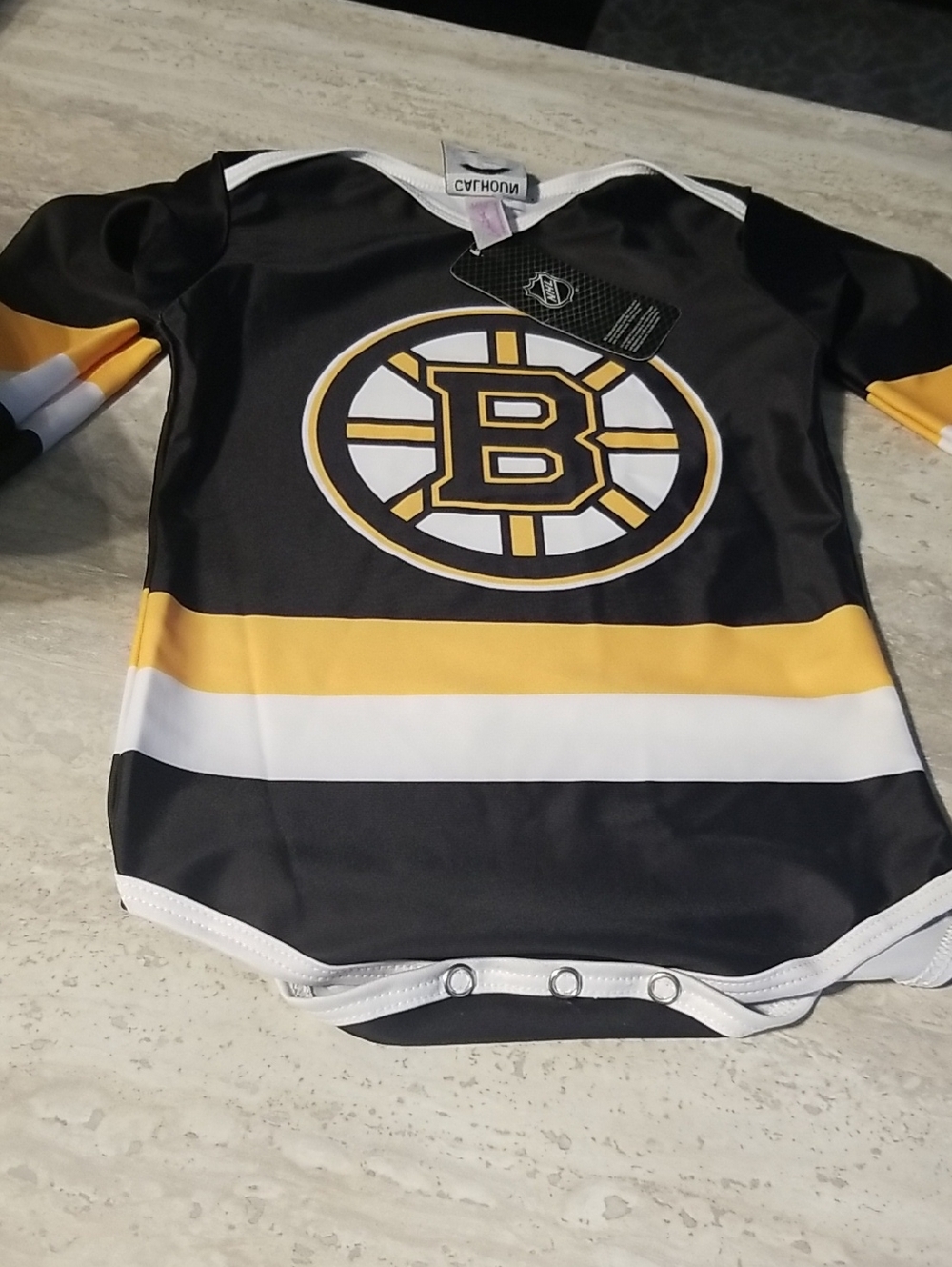 NHL Boston Bruins Infant Hockey Long Sleeve Bodysuit - Size 12-18m Onesie